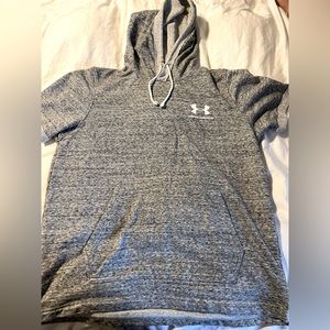 Men’s short sleeve Under Armour sweatshirt. Size Large. Like new!
